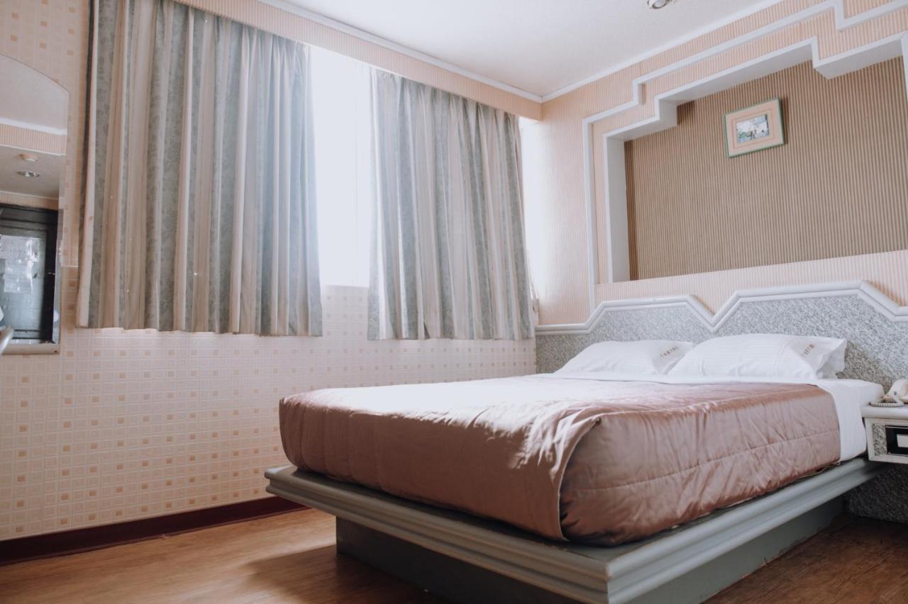 Tong Hsin Hotel Pingtung Exterior photo