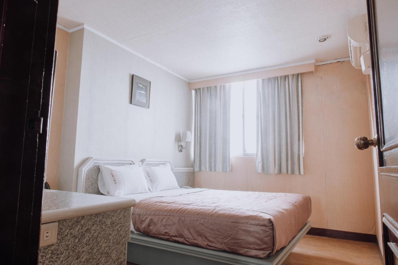 Tong Hsin Hotel Pingtung Exterior photo