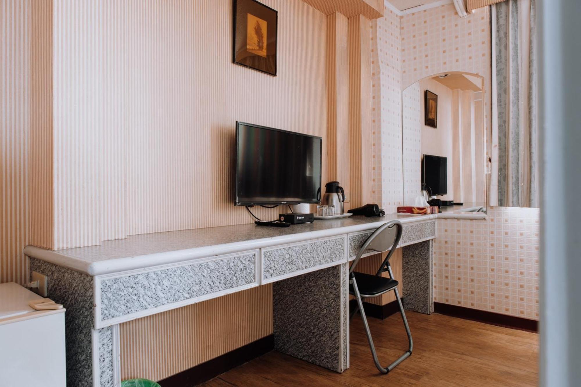 Tong Hsin Hotel Pingtung Exterior photo