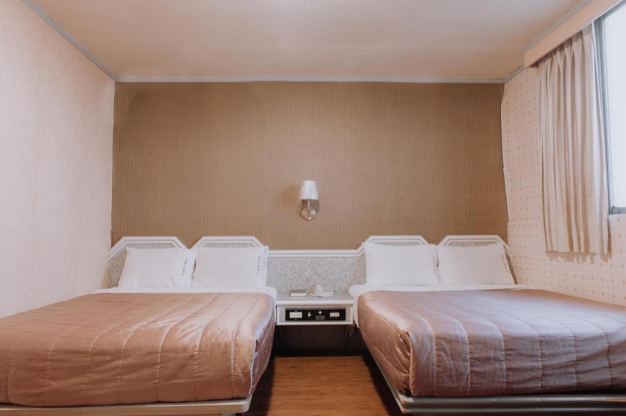 Tong Hsin Hotel Pingtung Exterior photo